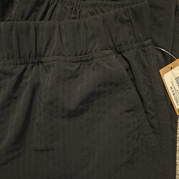 Hard to Find! New Title Nine Slaycation Cropped Textured Pant, Black, Medium - Picture 6 of 12